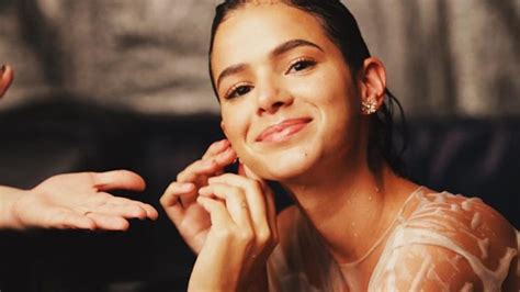 bruna marquezine nuazinha|bruna.